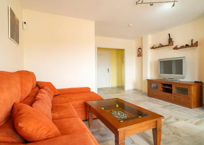 2 Bedroom Gorgeous In דירה מאלגה